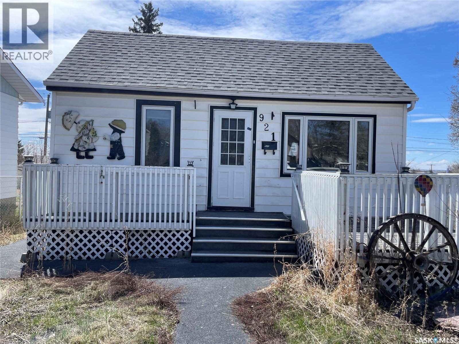 921 Ominica STREET E, Moose Jaw, Saskatchewan