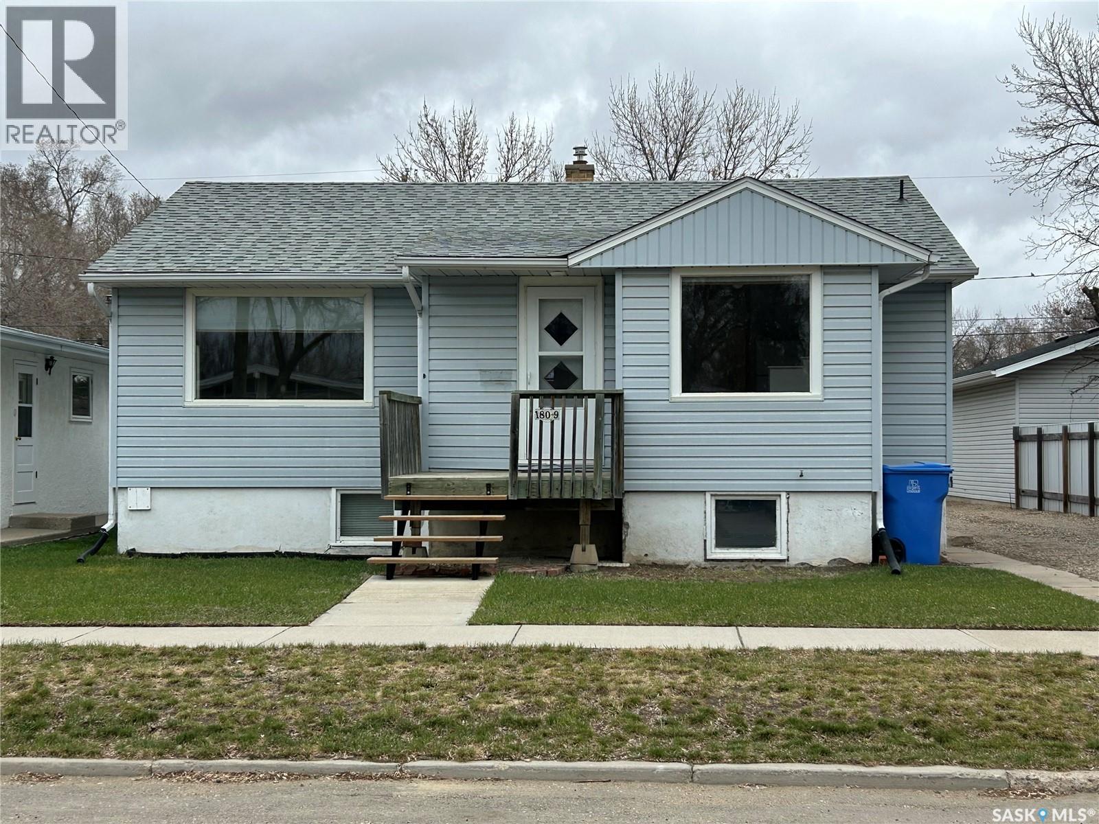 1809 2nd Street, Estevan, Saskatchewan  S4A 0N4 - Photo 1 - SK034965