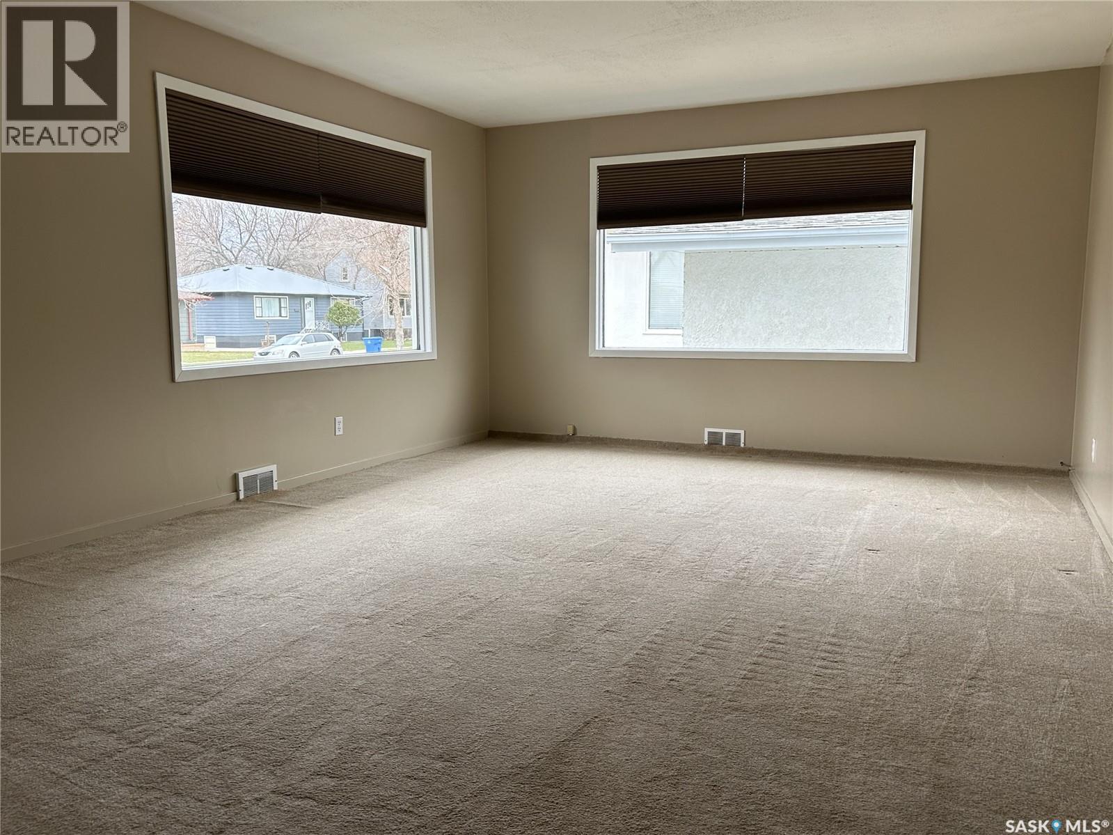 1809 2nd Street, Estevan, Saskatchewan  S4A 0N4 - Photo 2 - SK034965