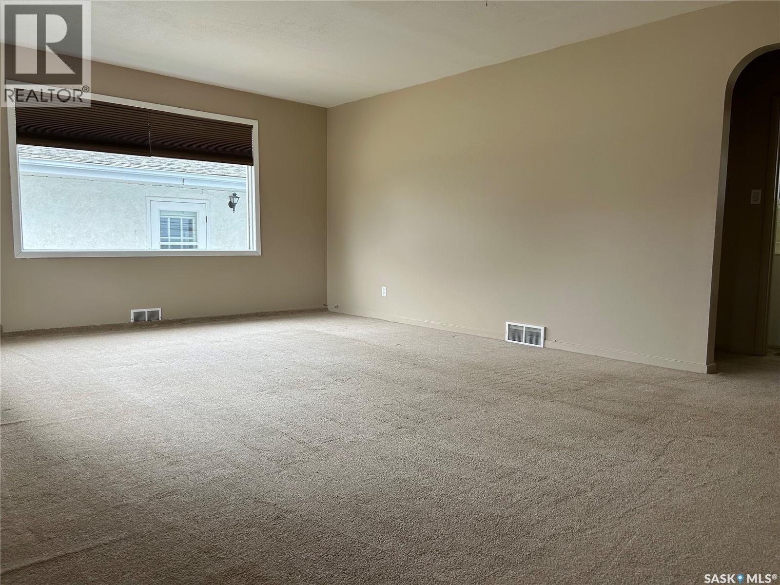 1809 2nd Street, Estevan, Saskatchewan  S4A 0N4 - Photo 3 - SK034965