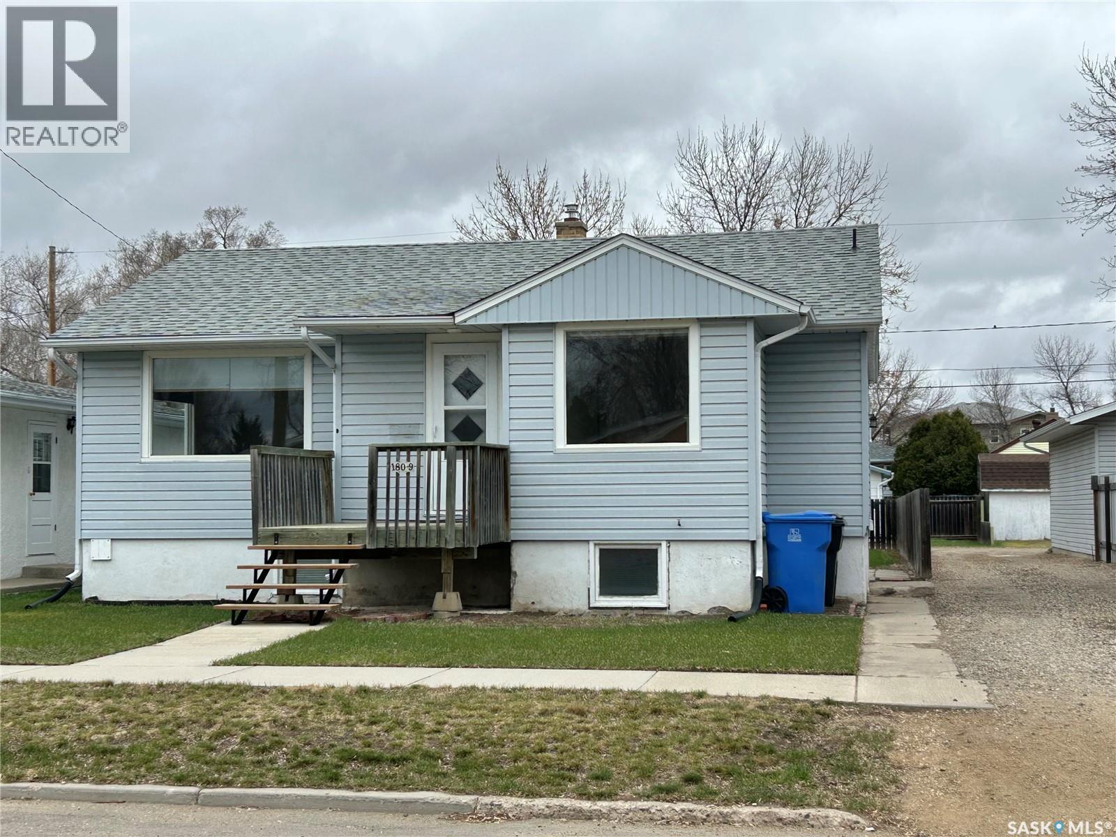 1809 2nd Street, Estevan, Saskatchewan  S4A 0N4 - Photo 42 - SK034965