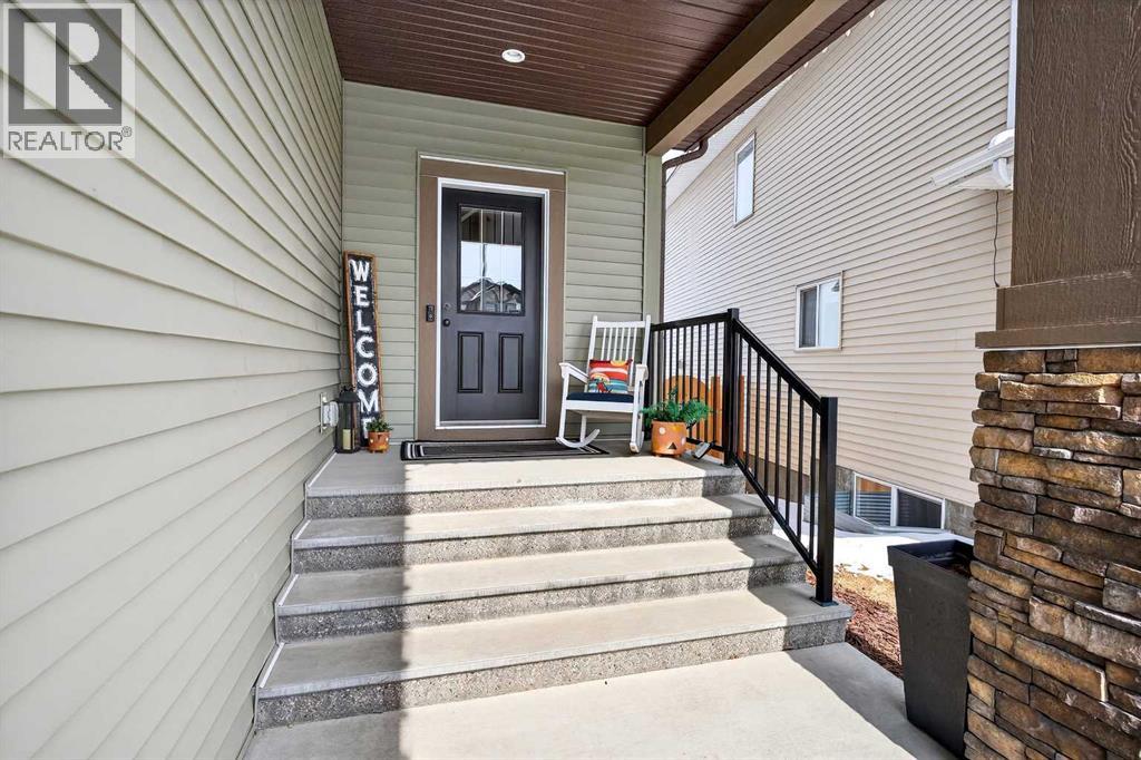 299 Hillcrest Heights SW, Airdrie, Alberta  T4B 3Z2 - Photo 4 - A2306375