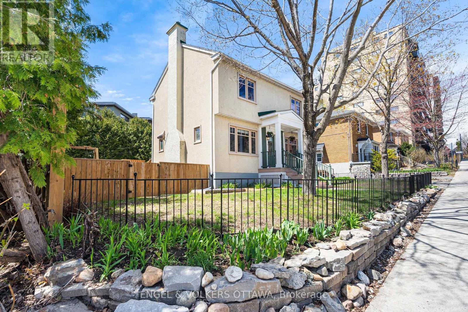 112 Springfield Road, Ottawa, Ontario  K1M 1C6 - Photo 4 - X13086980