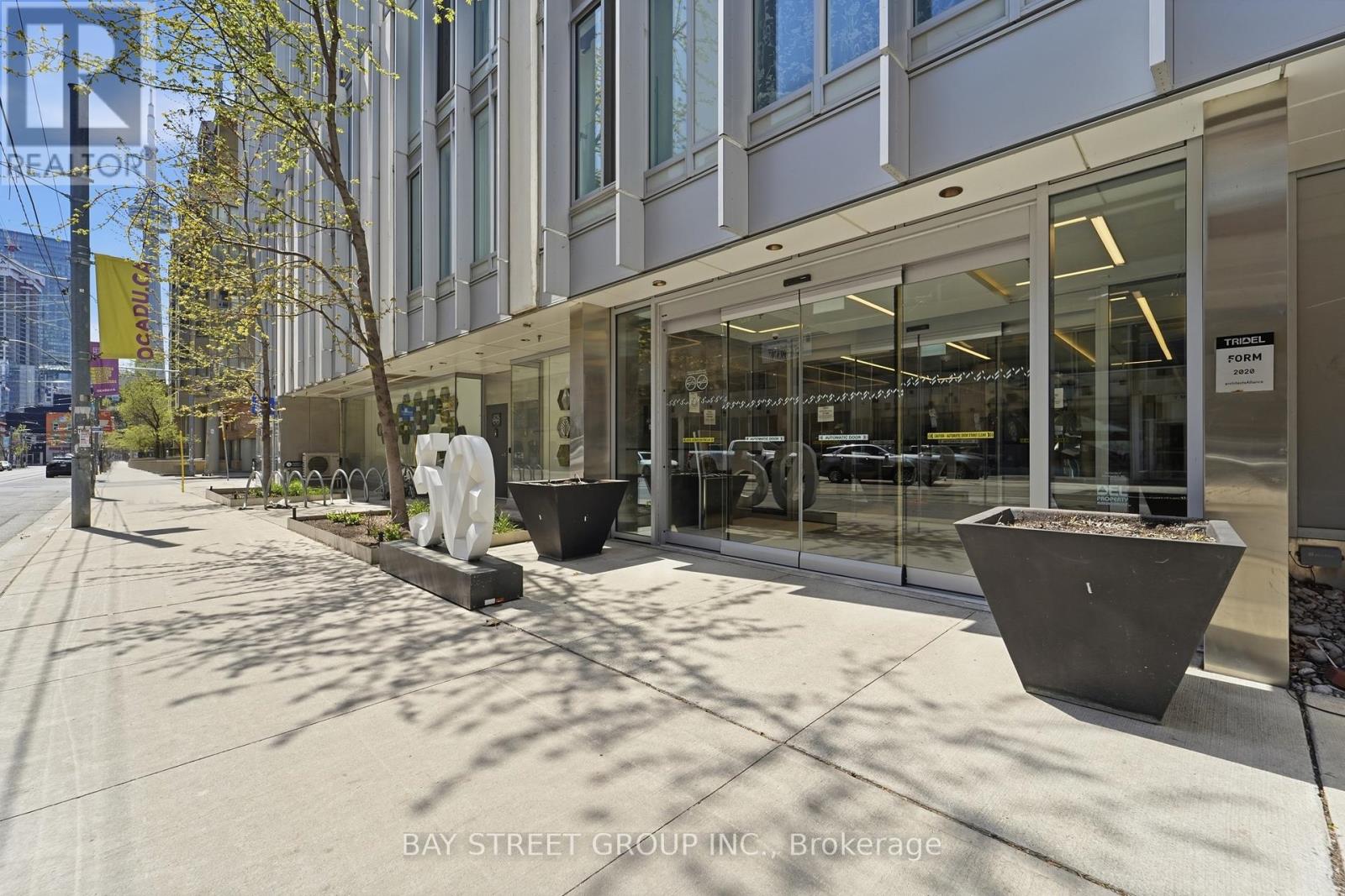 915 - 50 MCCAUL STREET, Toronto, Ontario