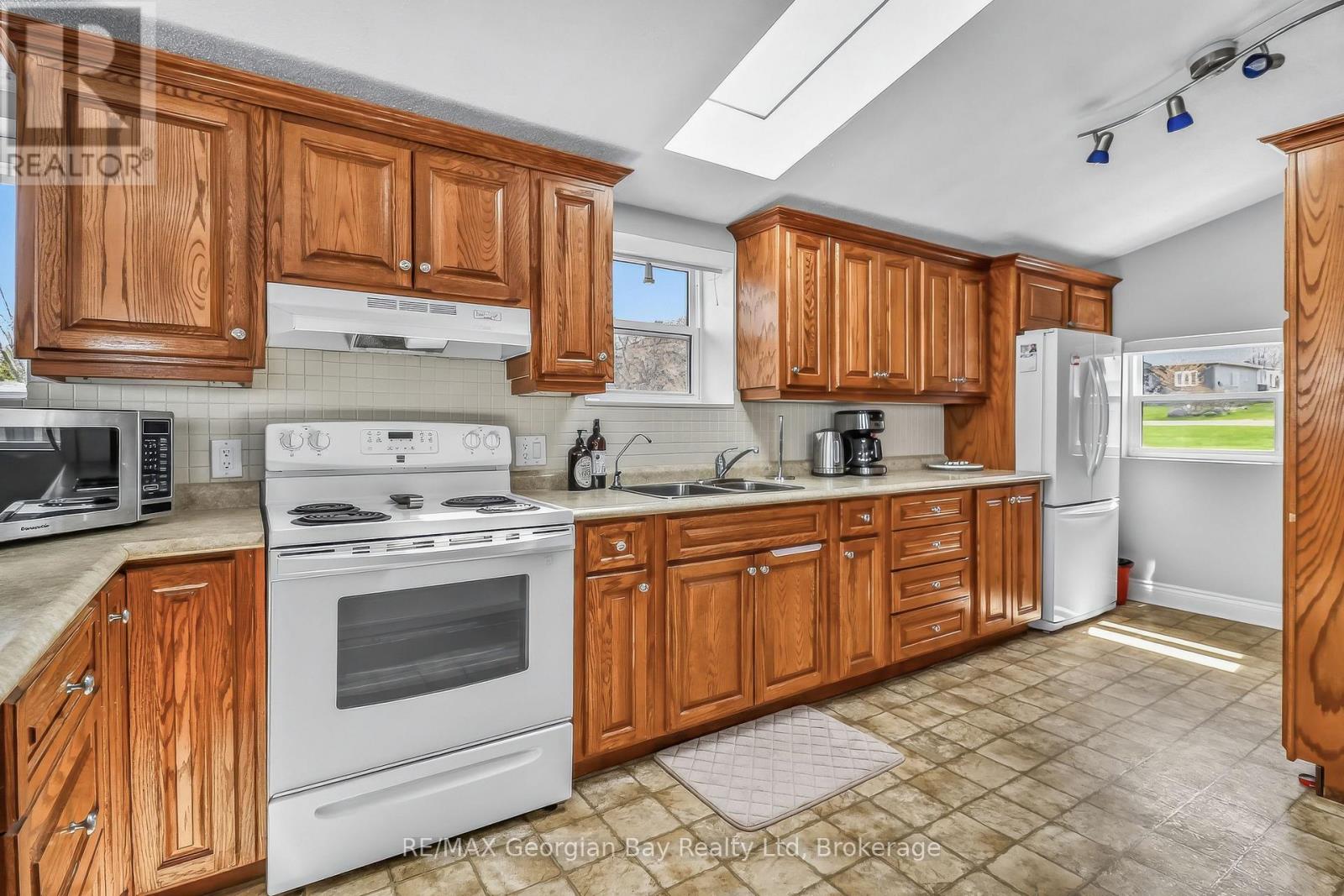 12 Robins Point Road, Tay (Victoria Harbour), Ontario  L0K 2A0 - Photo 10 - S13087020