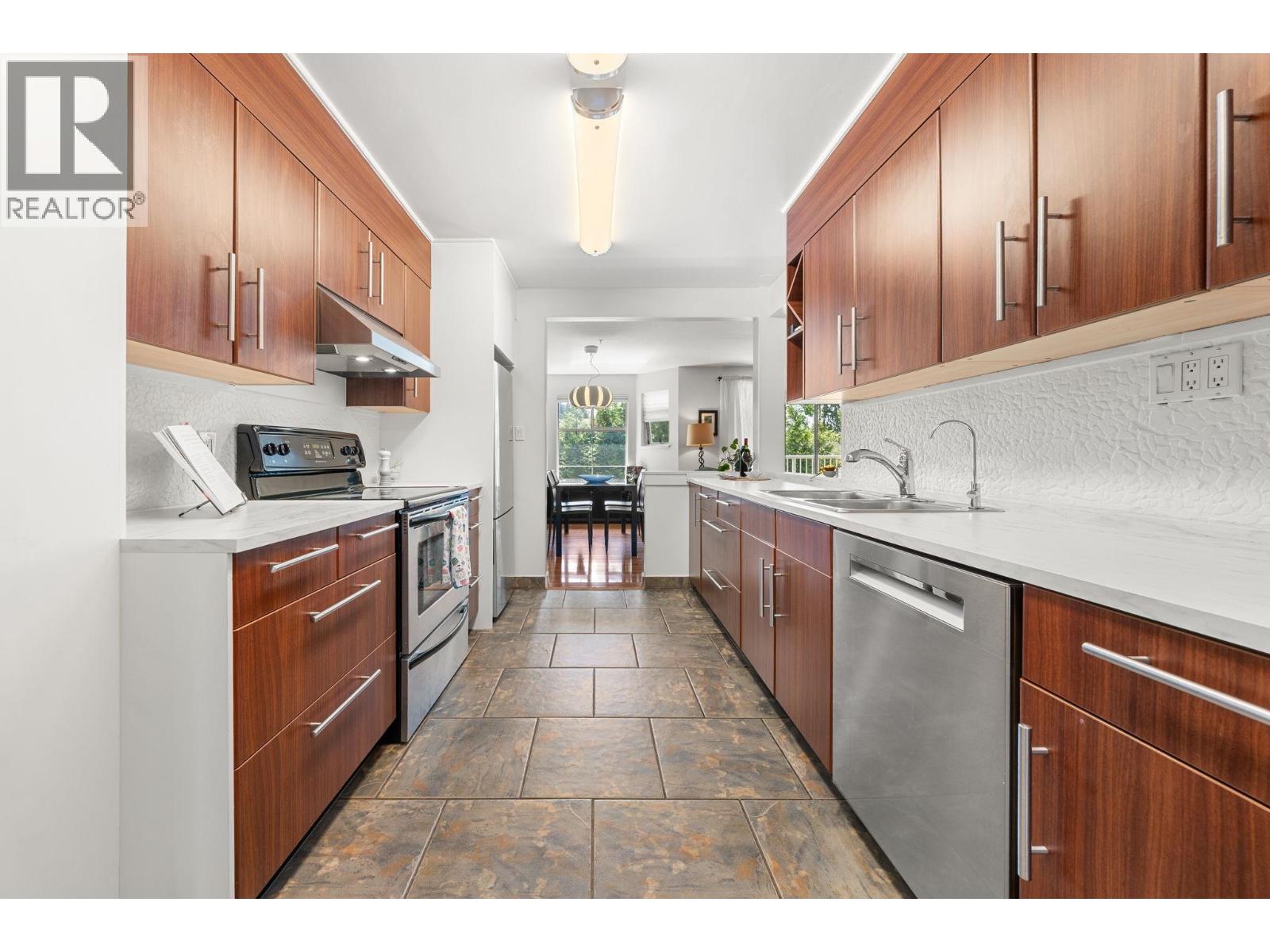 202 1000 Bowron Court, North Vancouver, British Columbia  V7H 2V7 - Photo 8 - R3119780
