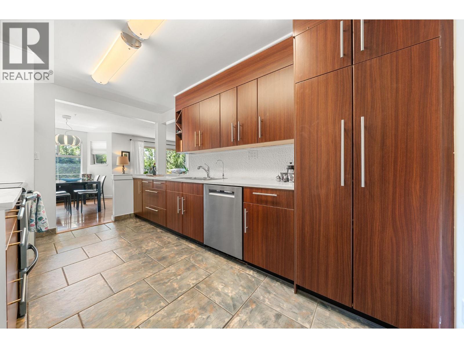 202 1000 Bowron Court, North Vancouver, British Columbia  V7H 2V7 - Photo 9 - R3119780