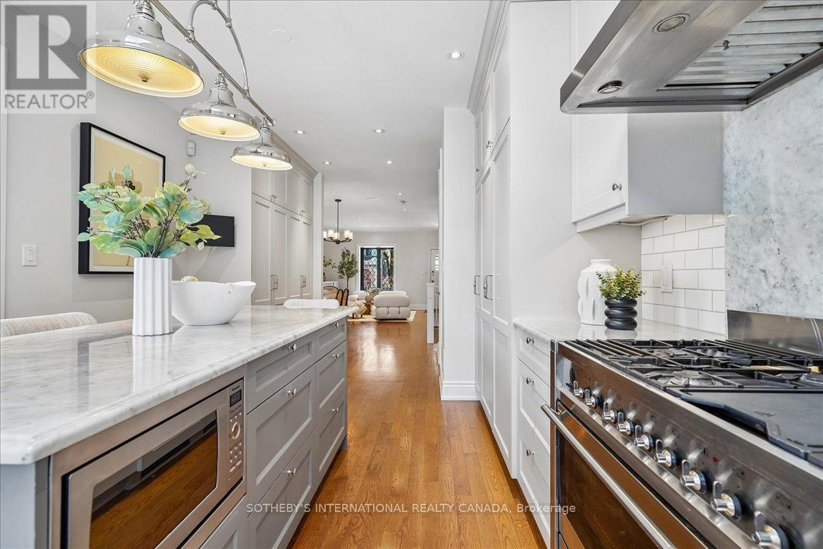66 Empire Avenue, Toronto, Ontario  M4M 2L4 - Photo 11 - E13086958