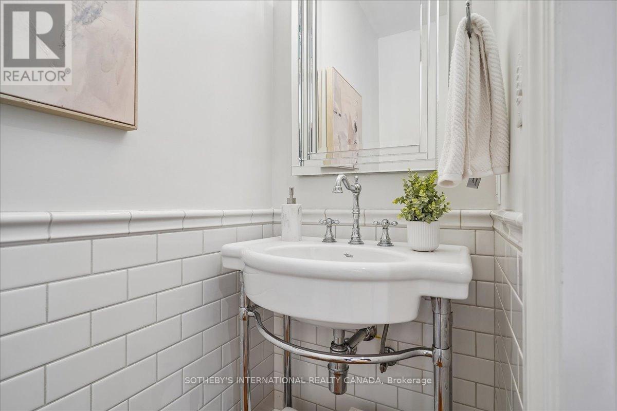 66 Empire Avenue, Toronto, Ontario  M4M 2L4 - Photo 17 - E13086958