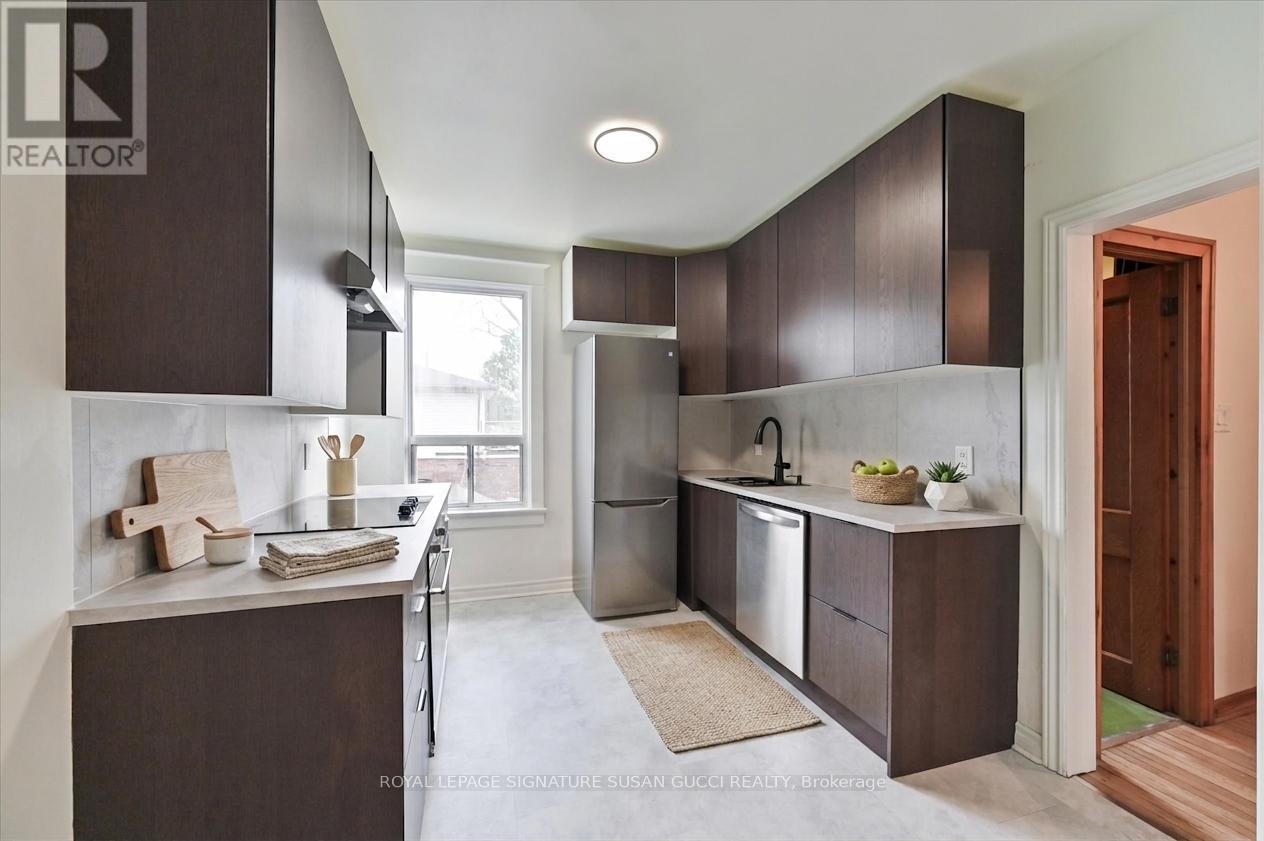 669 Greenwood Avenue, Toronto, Ontario  M4J 4B3 - Photo 7 - E13087010