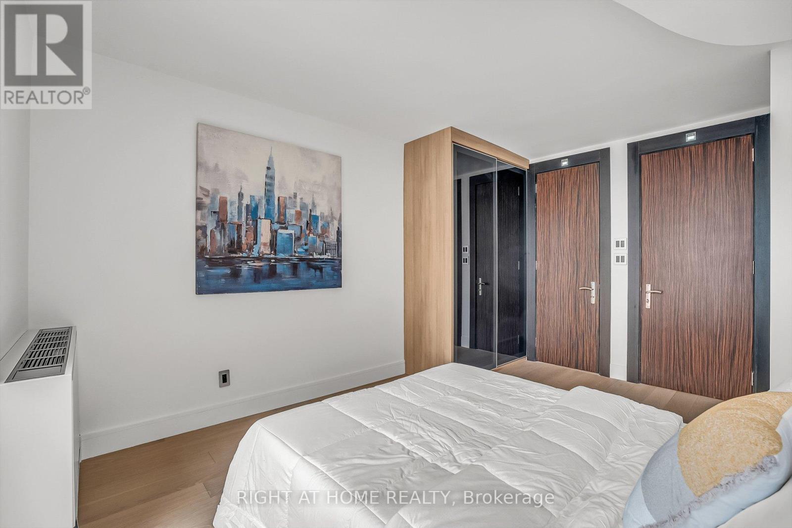 2019 - 33 Harbour Square, Toronto, Ontario  M5J 2G2 - Photo 20 - C12767028
