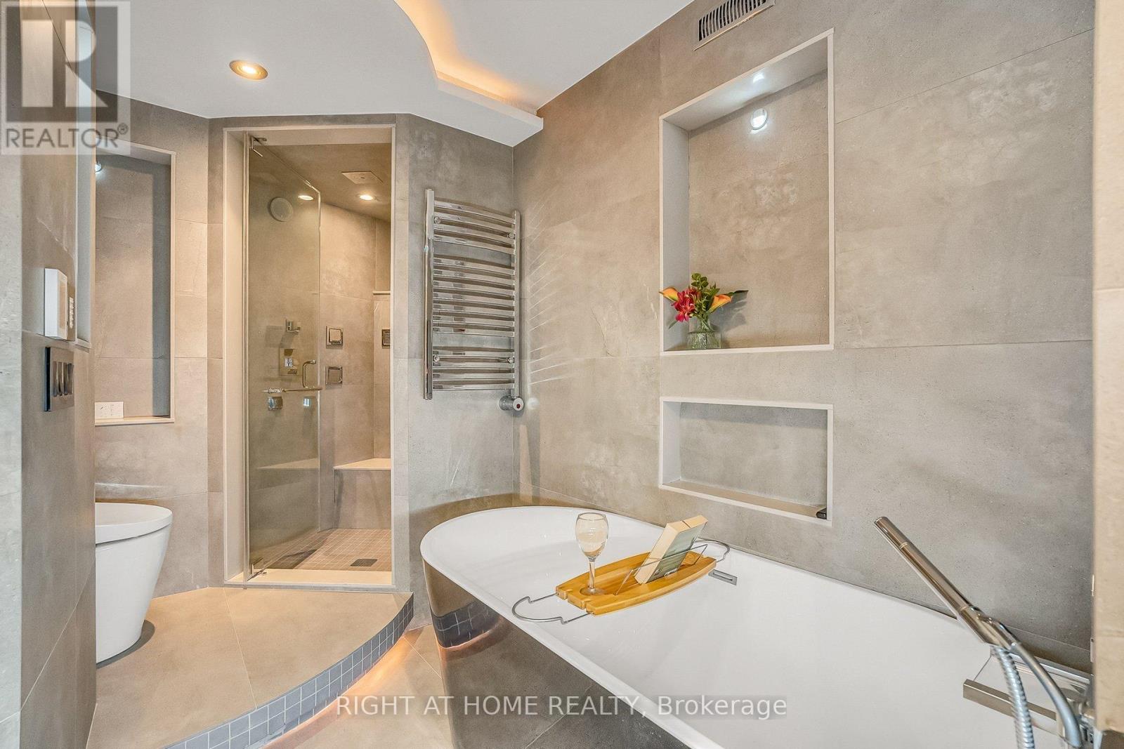 2019 - 33 Harbour Square, Toronto, Ontario  M5J 2G2 - Photo 18 - C12767028