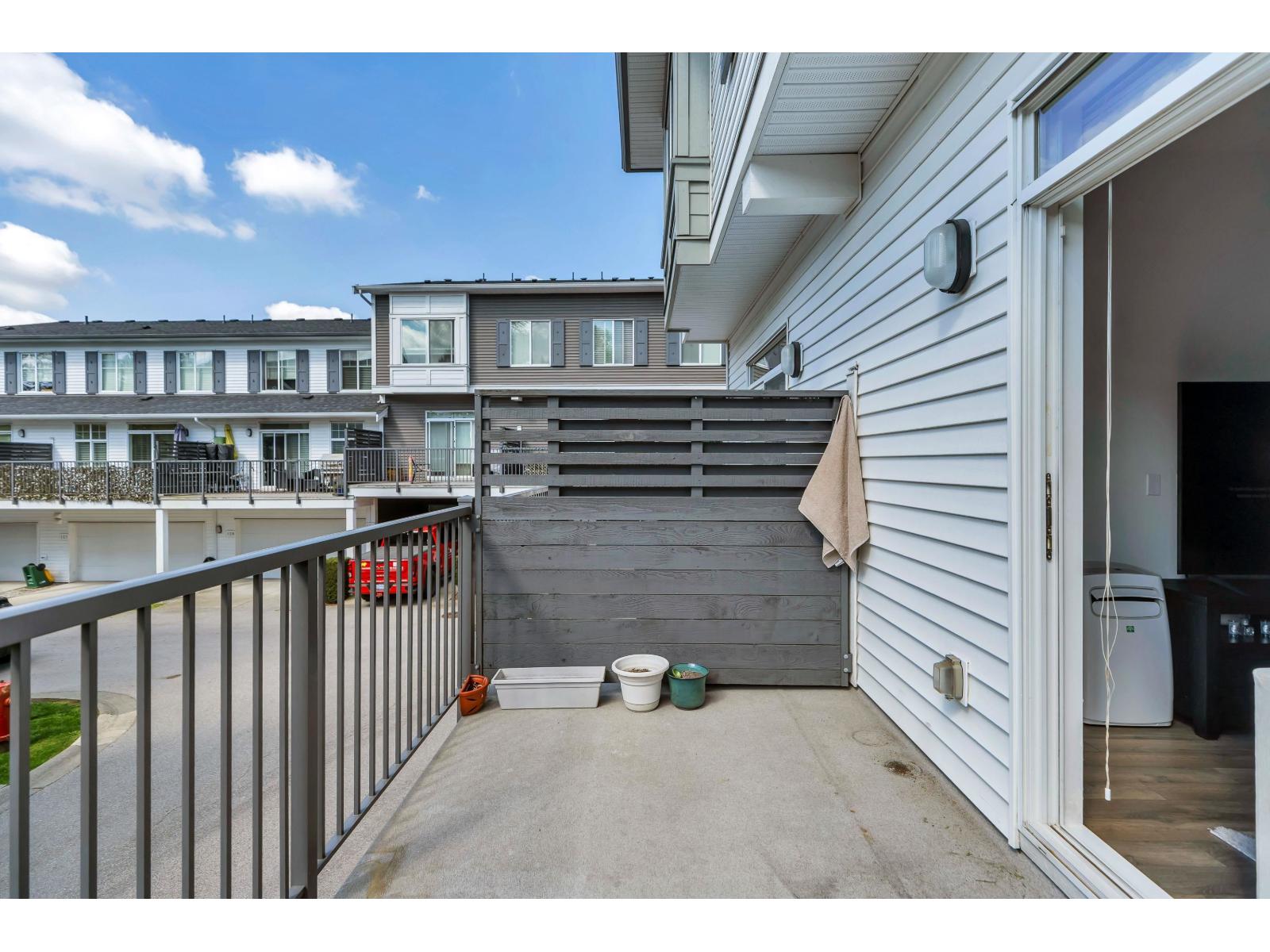 107 15230 Guildford Drive, Surrey, British Columbia  V3R 0C8 - Photo 3 - R3119825