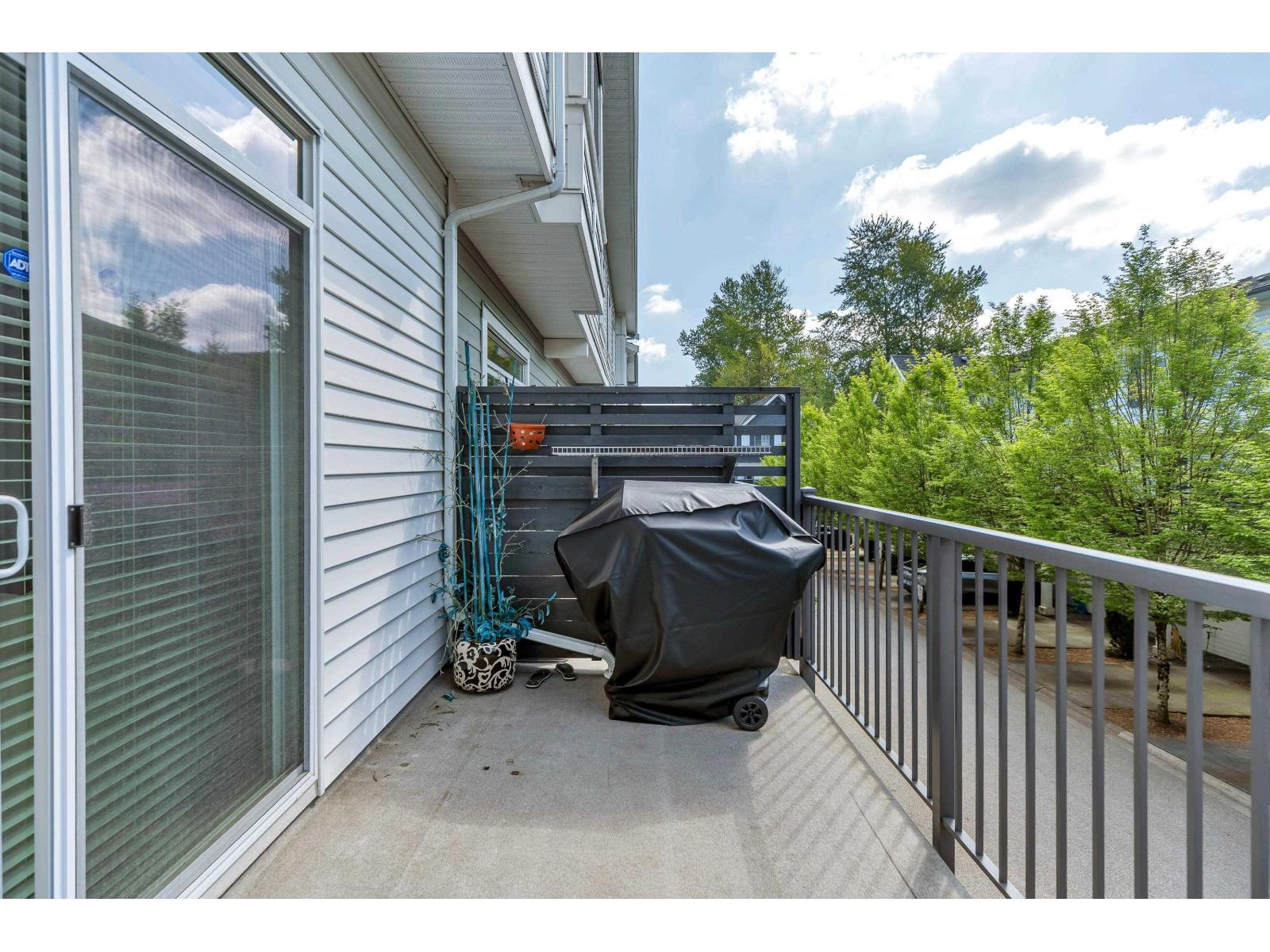 107 15230 Guildford Drive, Surrey, British Columbia  V3R 0C8 - Photo 4 - R3119825