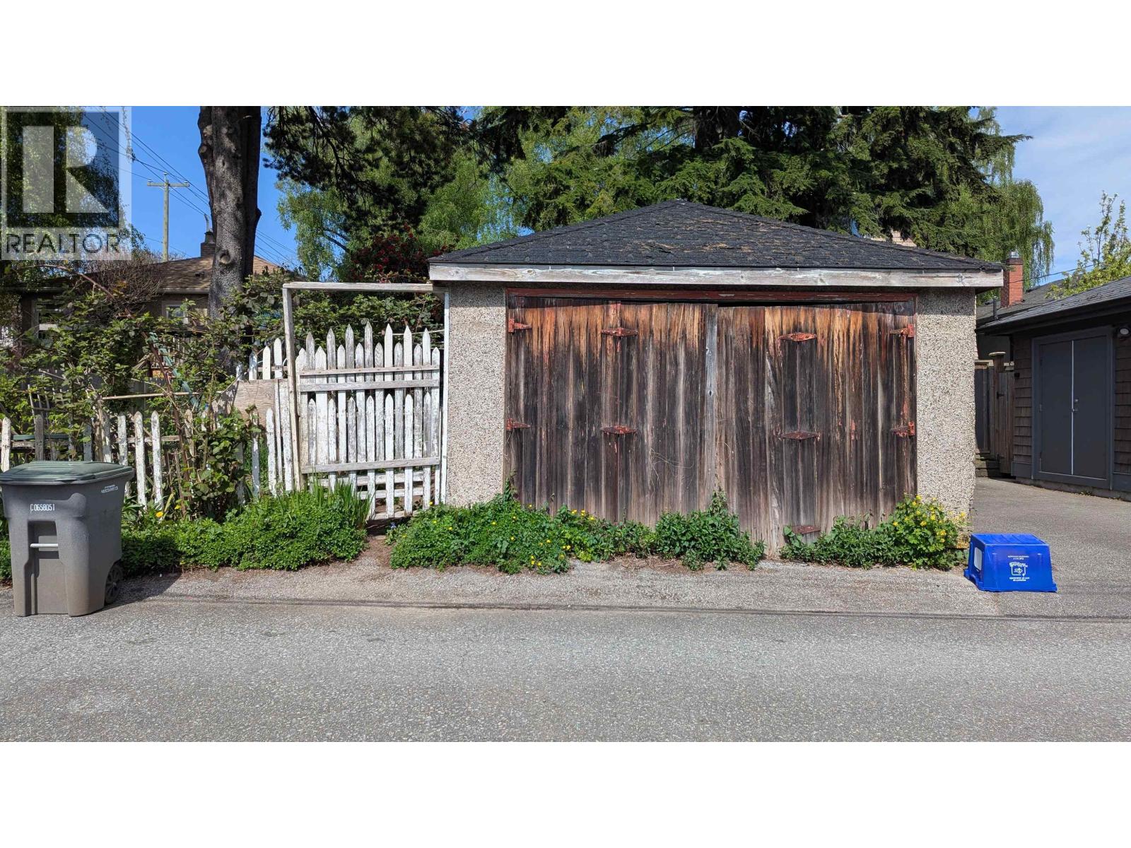12 E 46th Avenue, Vancouver, British Columbia  V5W 1Z1 - Photo 2 - R3119806