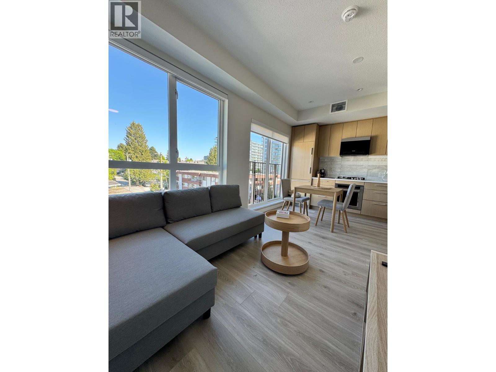410 110 E 17th Street, North Vancouver, British Columbia  V7L 0K4 - Photo 2 - R3119839