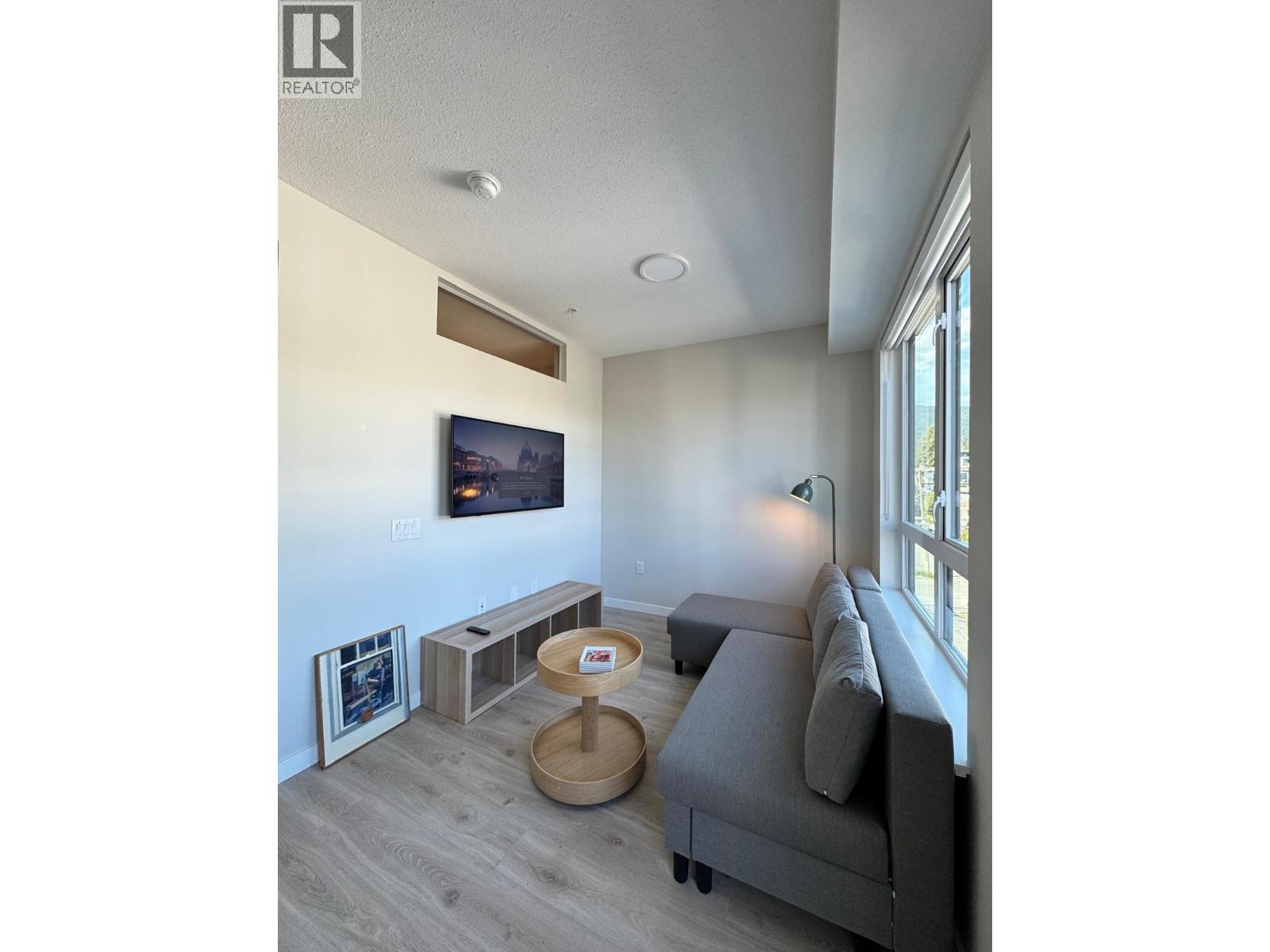 410 110 E 17th Street, North Vancouver, British Columbia  V7L 0K4 - Photo 3 - R3119839