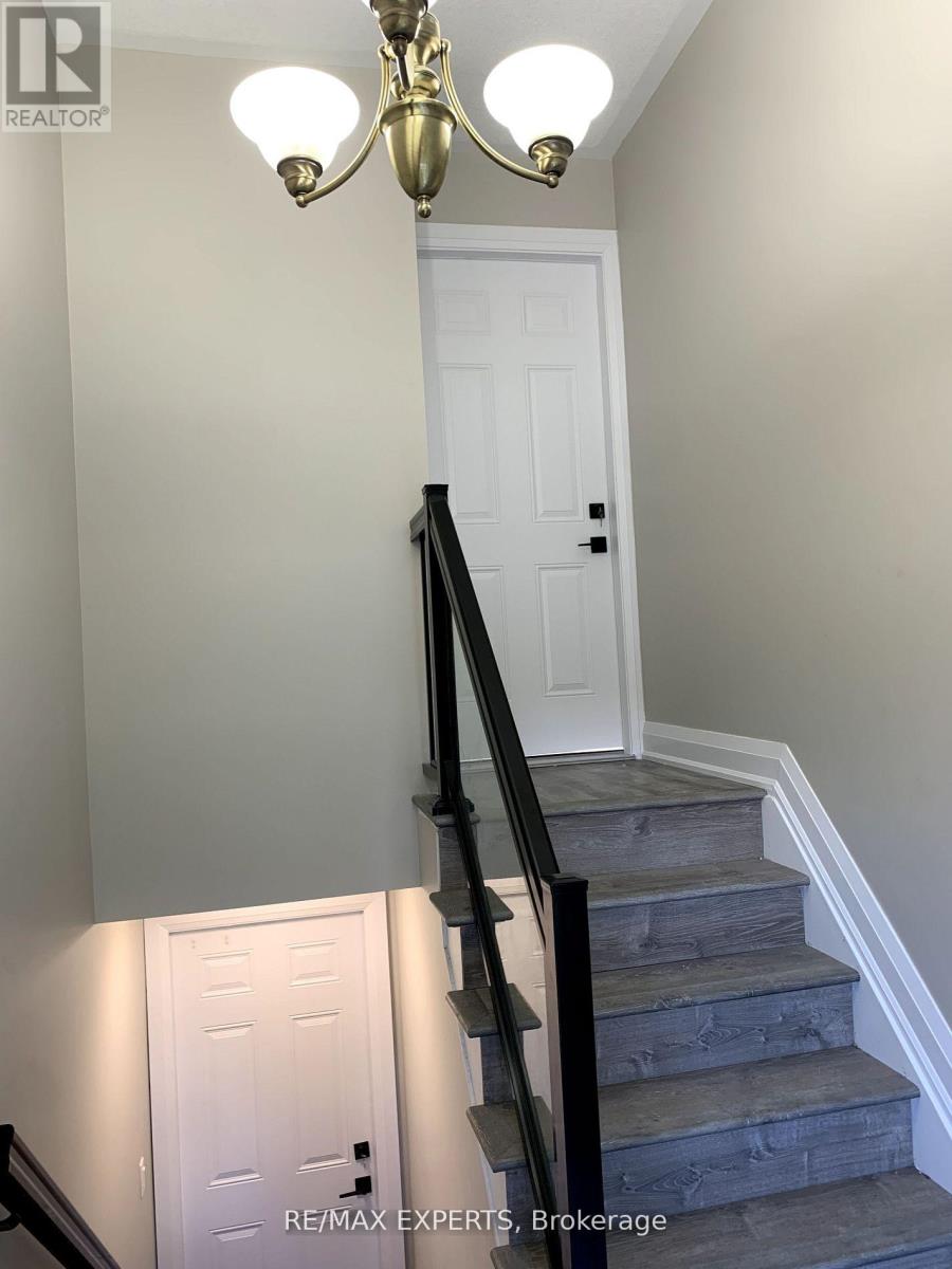 Upper - 73 Logan Court, Barrie (Holly), Ontario  L4N 8G7 - Photo 3 - S13086998