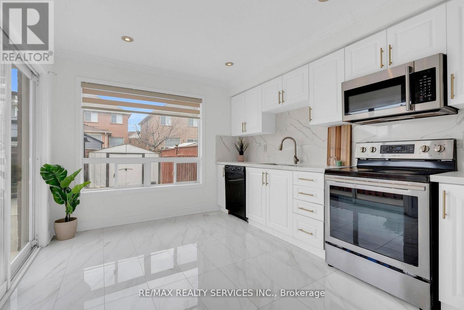 110 Dwyer Drive, Brampton, Ontario  L6S 0B4 - Photo 17 - W13087048