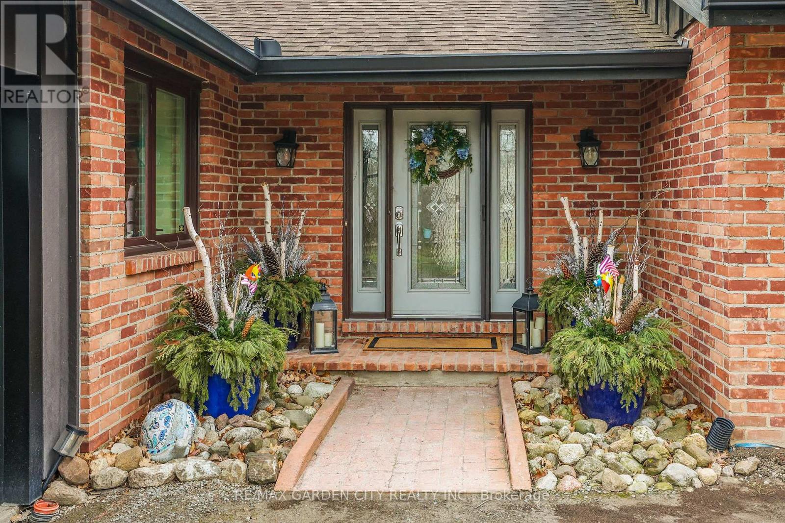 51 Park Road S, Grimsby, Ontario  L3M 4E7 - Photo 3 - X13087030