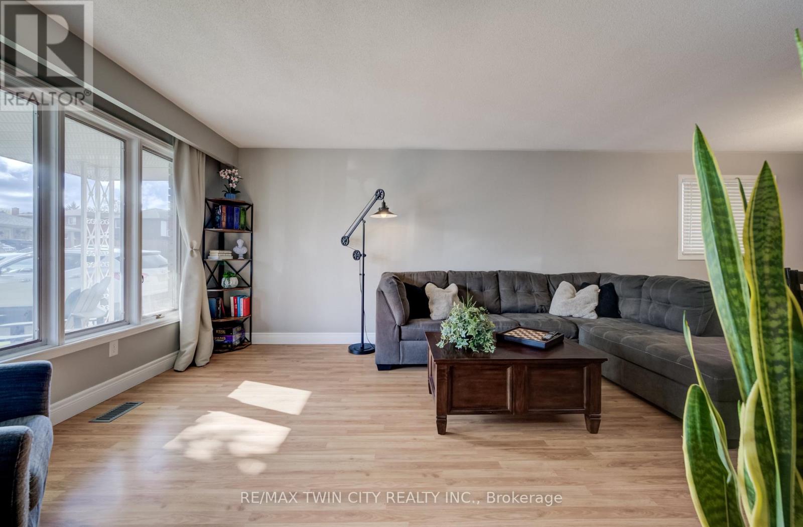 226 Hillmer Road, Cambridge, Ontario  N1R 6N8 - Photo 5 - X13087044