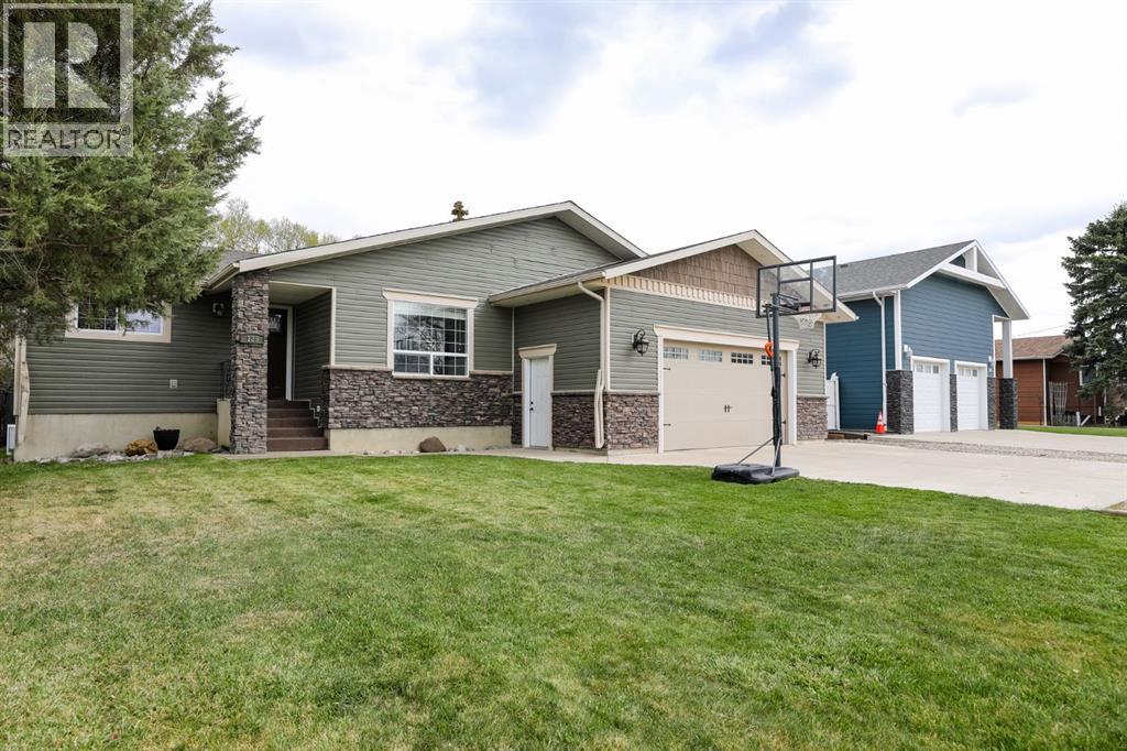 125 S 2a Street W, Magrath, Alberta  T0K 1J0 - Photo 2 - A2307986