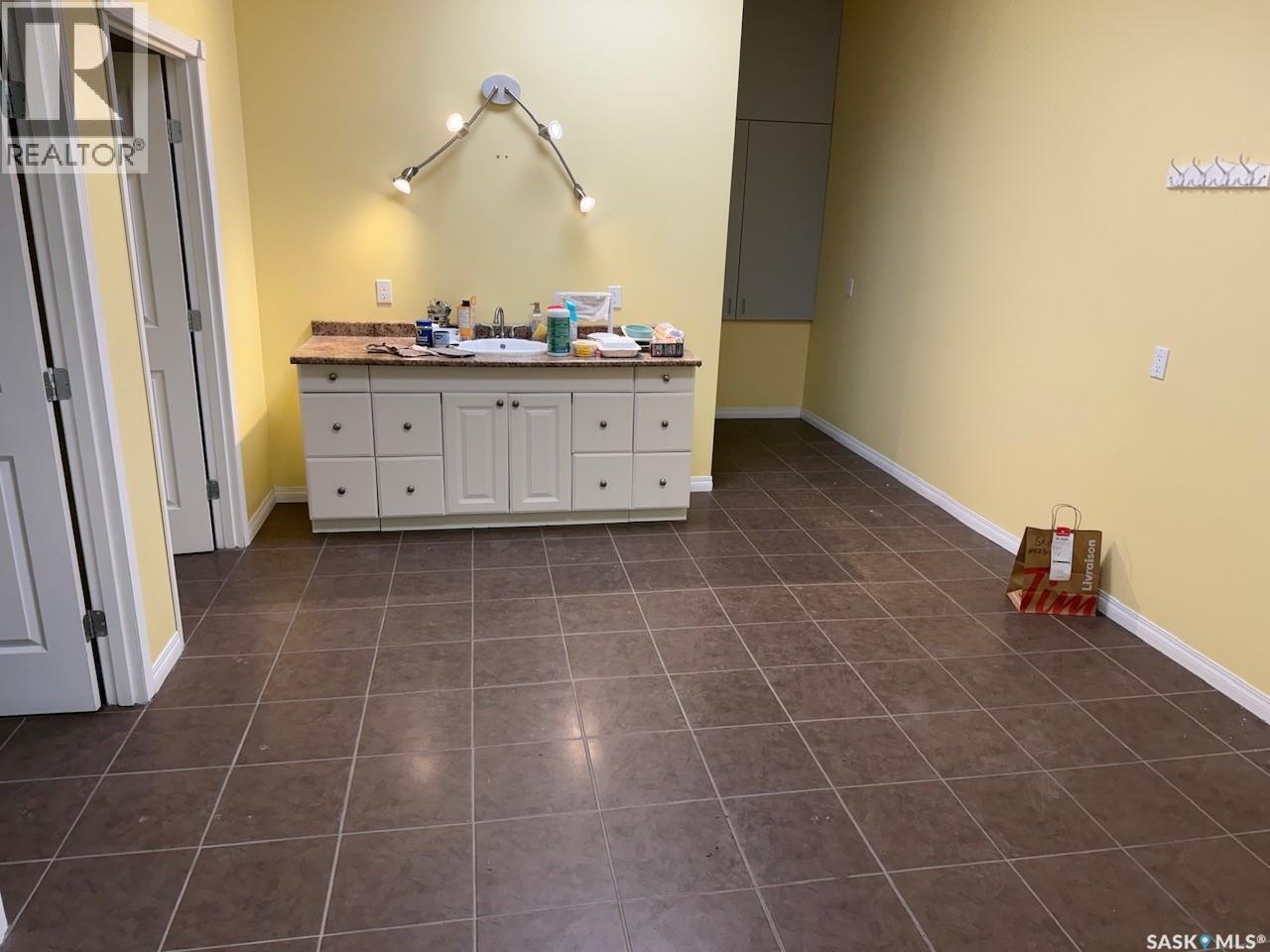C 3010 Arlington Avenue, Saskatoon, Saskatchewan  S7J 2J9 - Photo 4 - SK034955