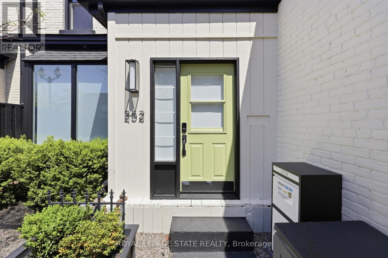 252 King Street W, Hamilton, Ontario  L8P 1A9 - Photo 3 - X13086962