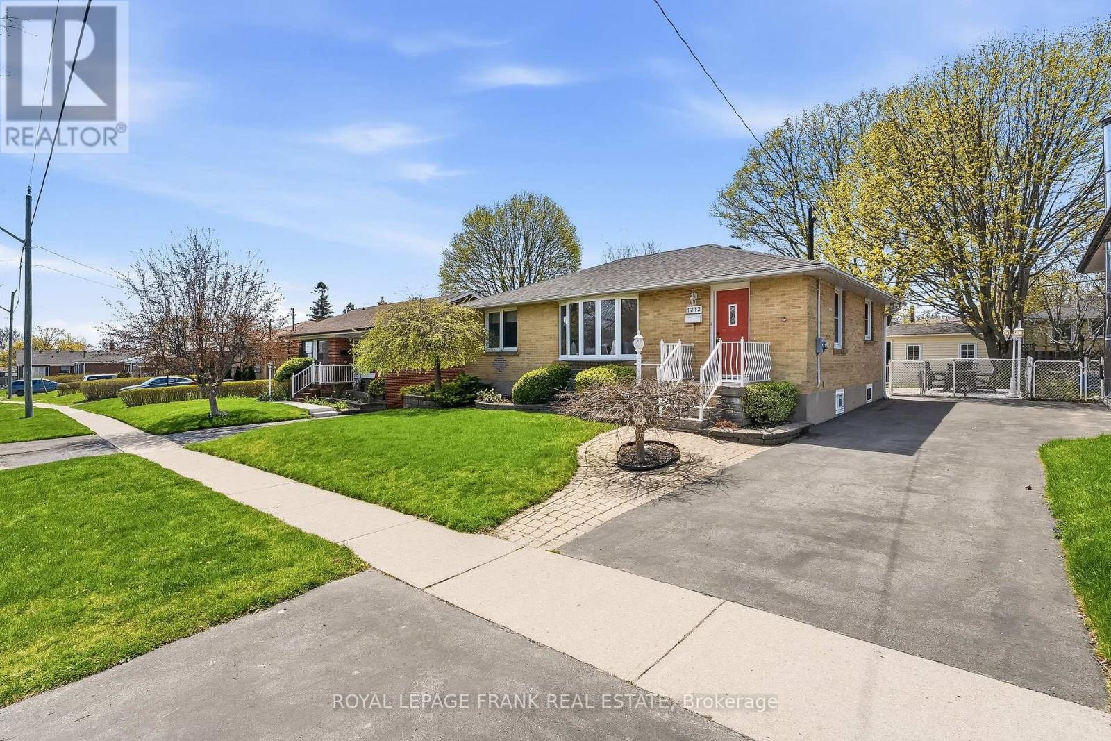 1212 Valley Drive, Oshawa (Lakeview), Ontario  L1J 3M7 - Photo 1 - E13087078
