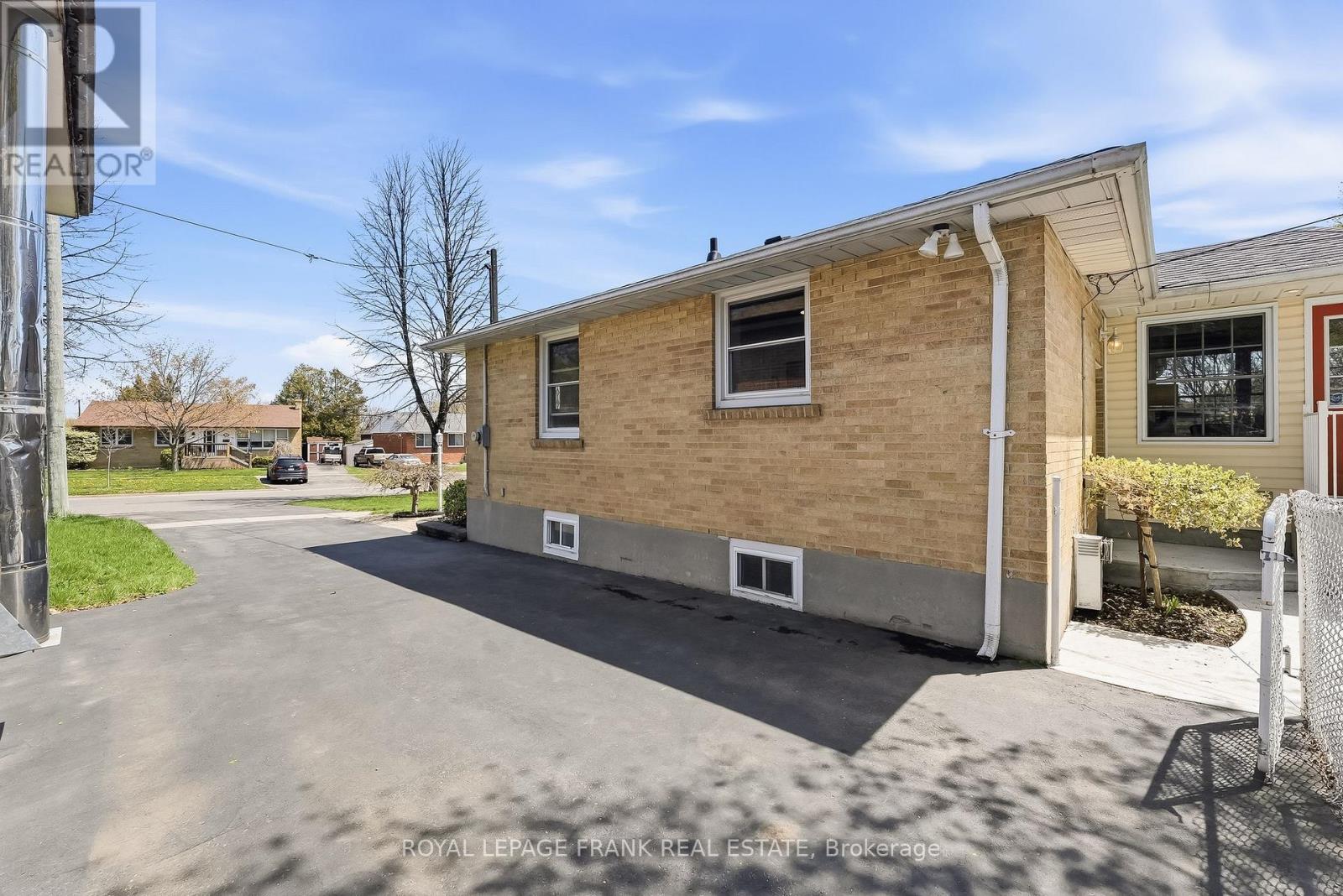 1212 Valley Drive, Oshawa (Lakeview), Ontario  L1J 3M7 - Photo 35 - E13087078