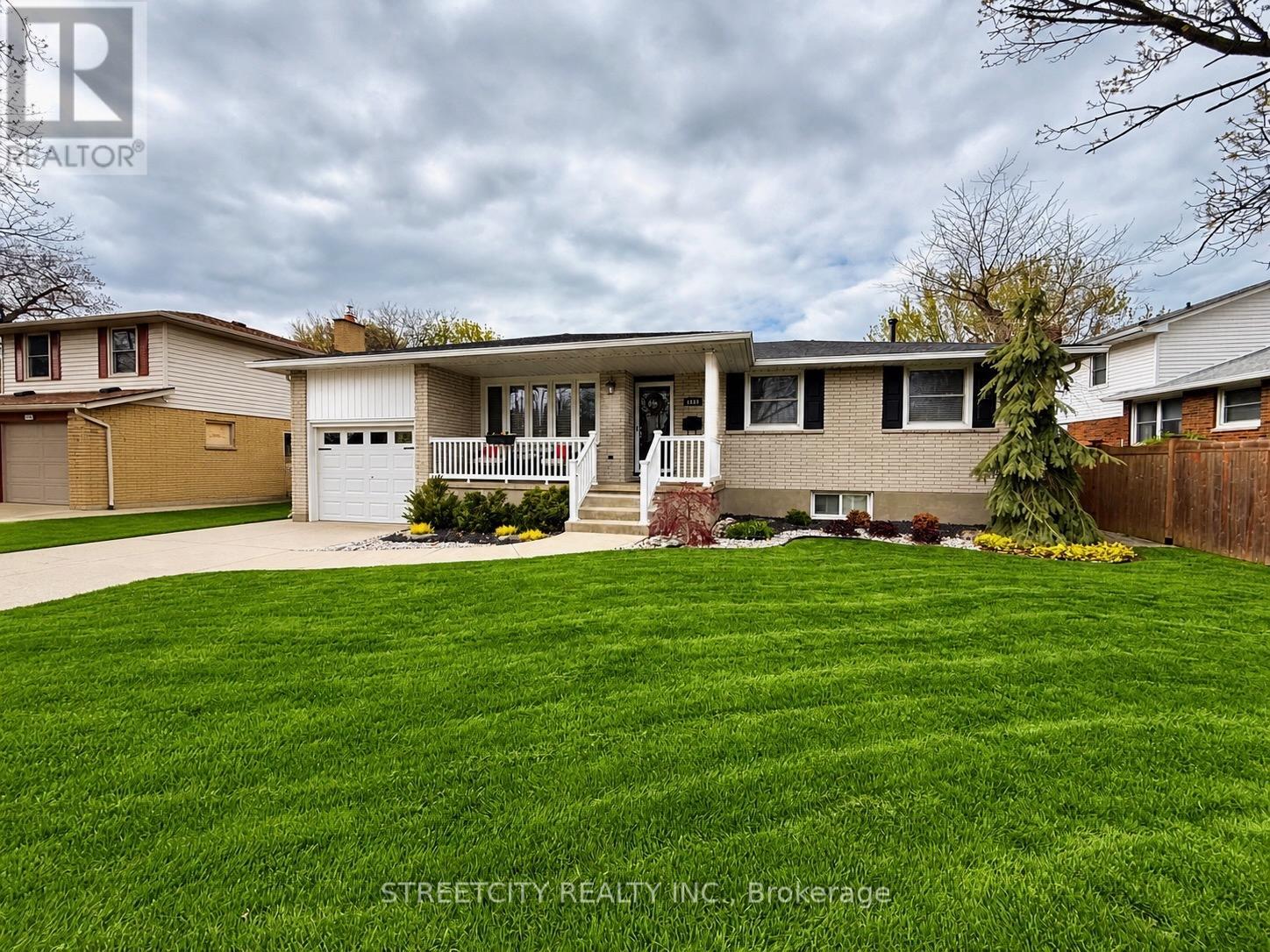 1044 CATHCART BOULEVARD, Sarnia, Ontario