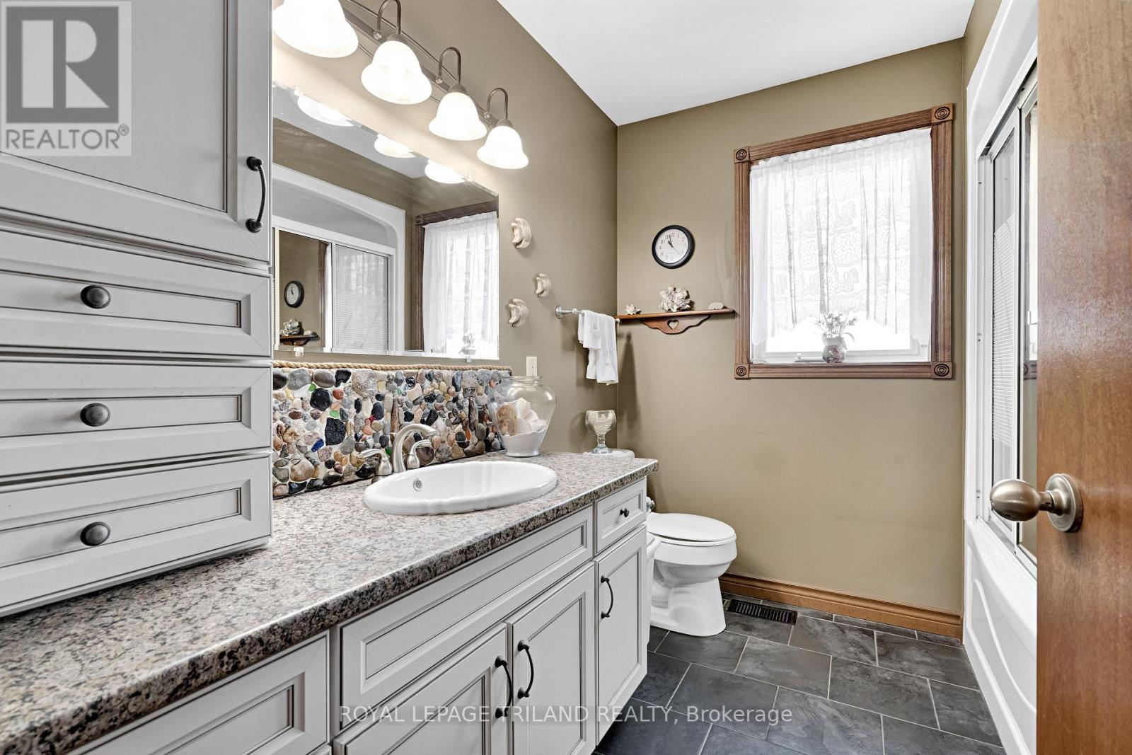 20236 Marsh Line W, West Elgin, Ontario  N0L 2C0 - Photo 30 - X13087188