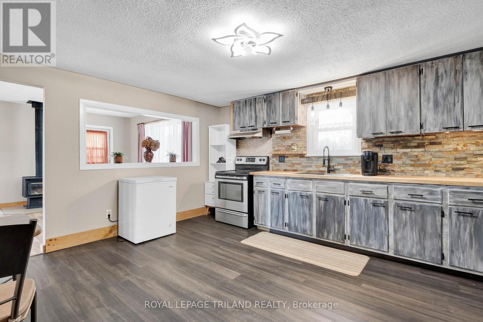 20236 Marsh Line W, West Elgin, Ontario  N0L 2C0 - Photo 4 - X13087188