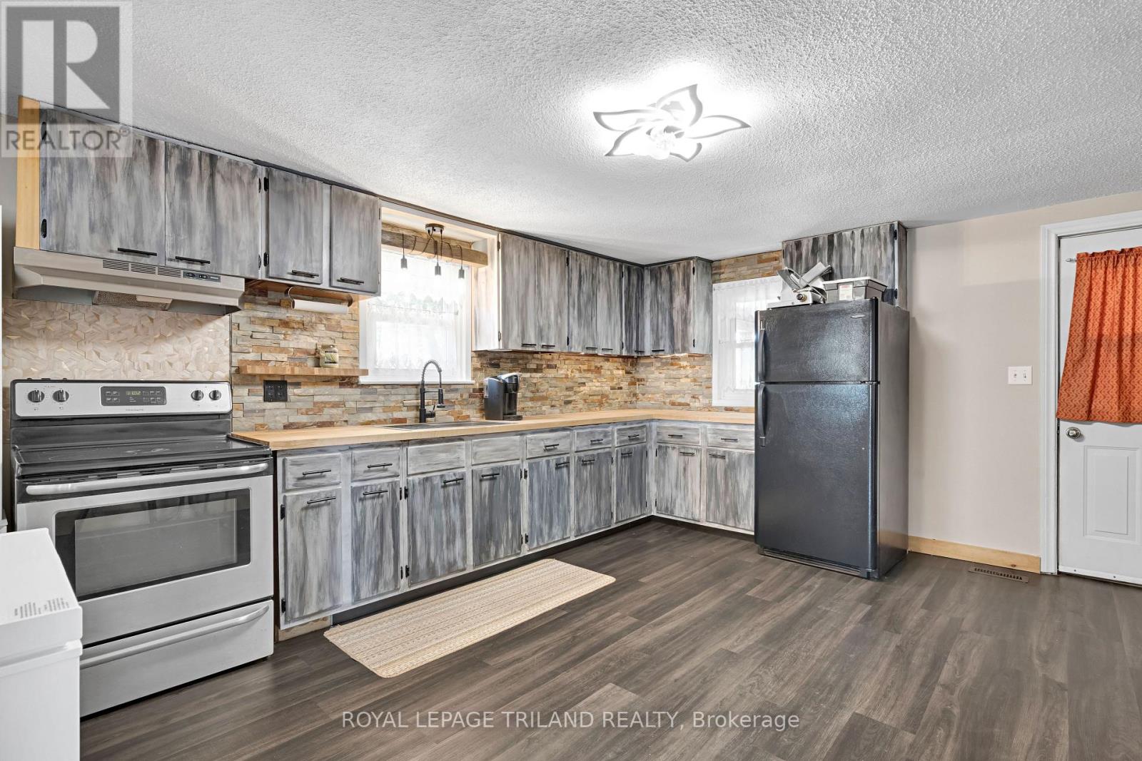 20236 Marsh Line W, West Elgin, Ontario  N0L 2C0 - Photo 5 - X13087188