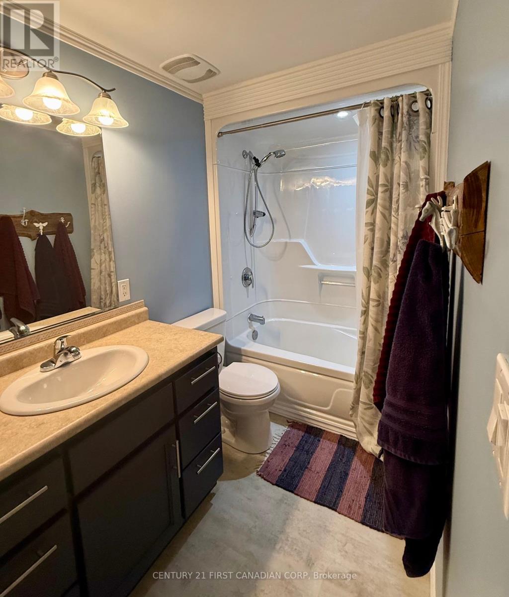 29 Maple Grove Court, South Huron, Ontario  N0M 1T0 - Photo 25 - X12788618