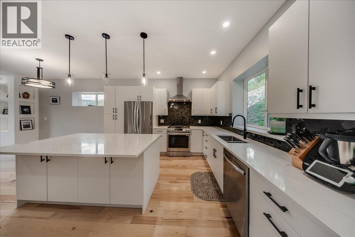 934 Redstone Drive, Rossland, British Columbia  V0G 1Y0 - Photo 10 - 10386241