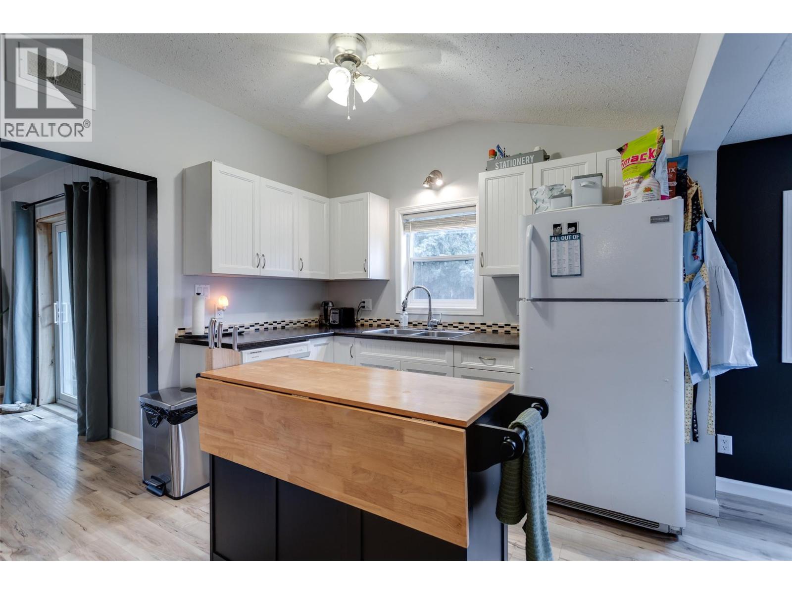 409 Baird Avenue, Enderby, British Columbia  V4Y 4A2 - Photo 10 - 10386124