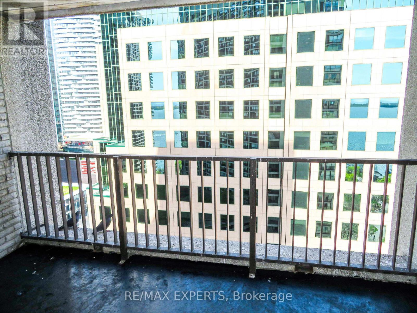 2233 - 33 Harbour Square, Toronto, Ontario  M5J 2G2 - Photo 18 - C13087120