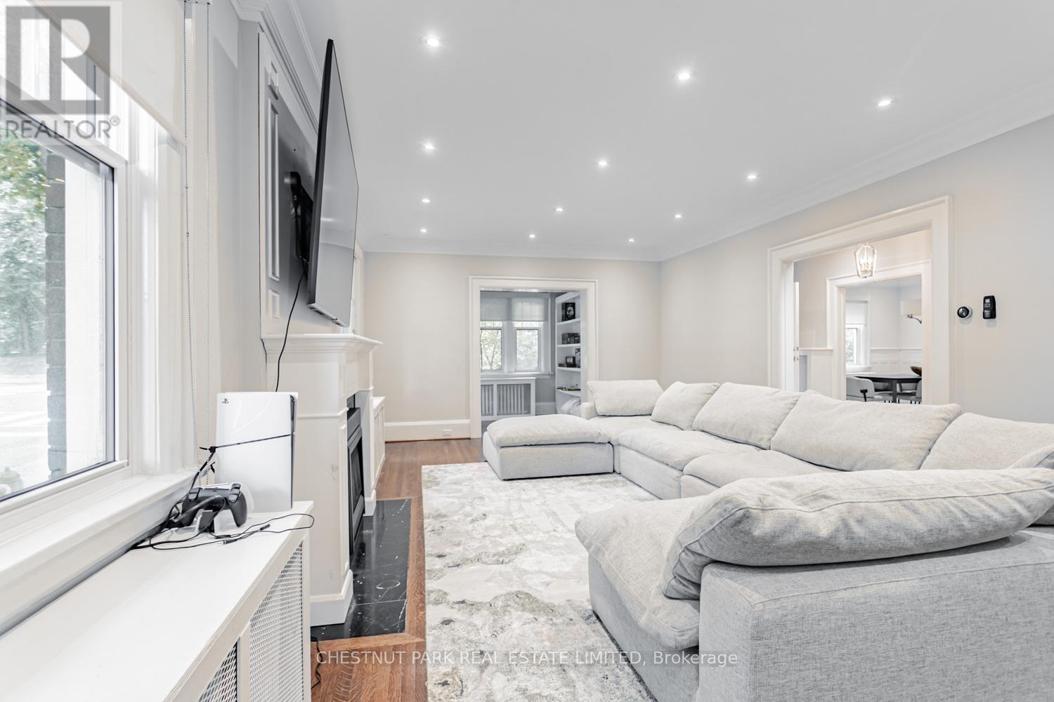 43 Oriole Parkway, Toronto, Ontario  M4V 2E2 - Photo 5 - C13087212
