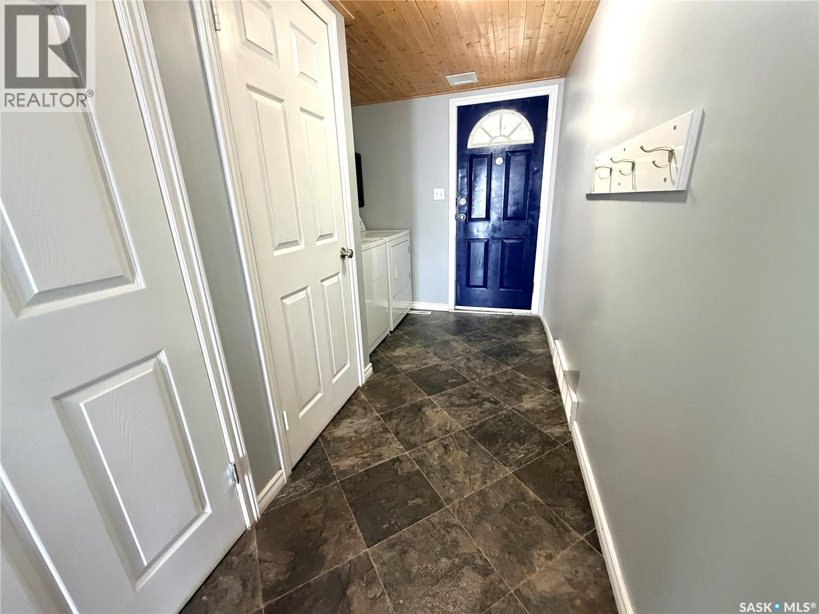 9021 Walker Drive, North Battleford, Saskatchewan  S9A 2W9 - Photo 2 - SK034986