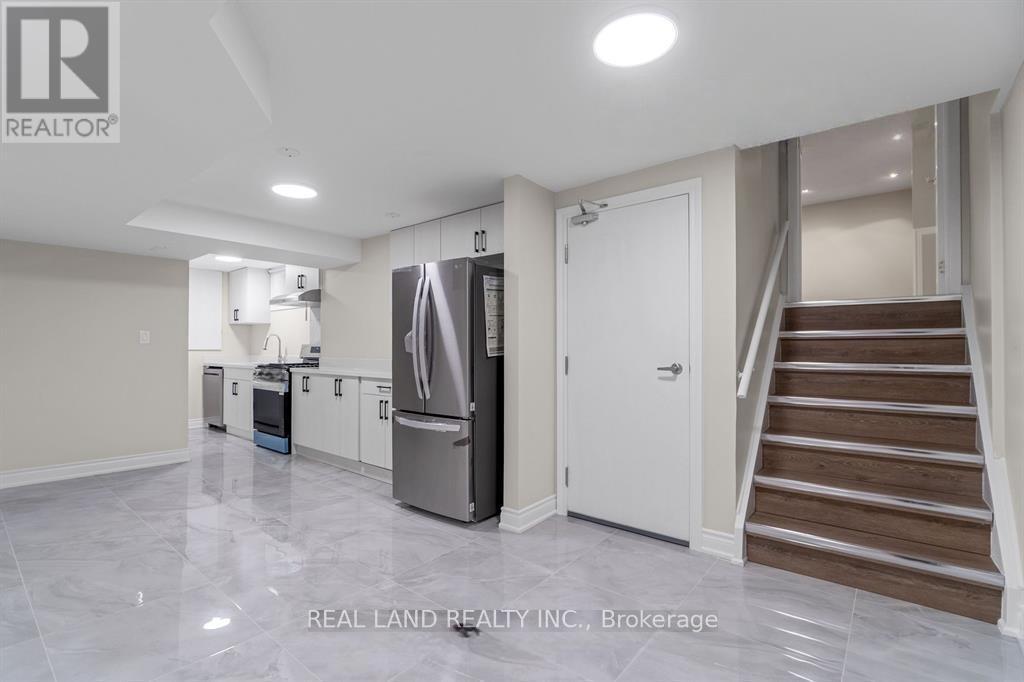 Lower - 360 Chantenay Drive, Mississauga, Ontario  L5A 1E7 - Photo 12 - W13087104