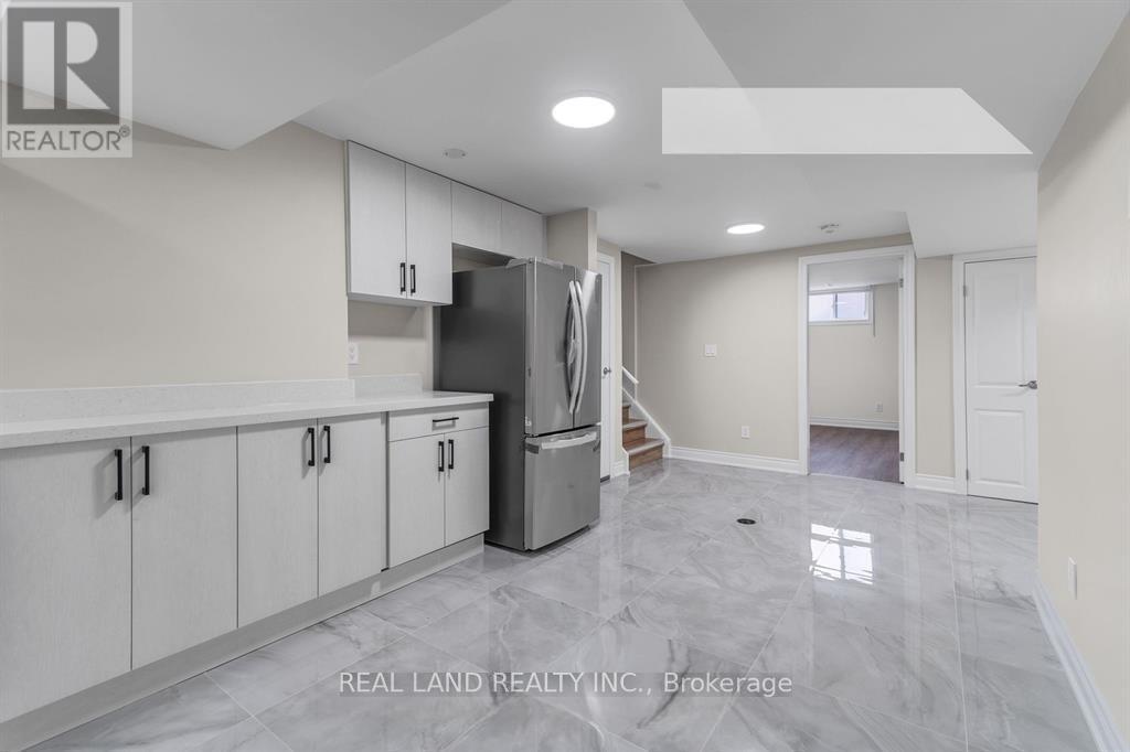 Lower - 360 Chantenay Drive, Mississauga, Ontario  L5A 1E7 - Photo 15 - W13087104