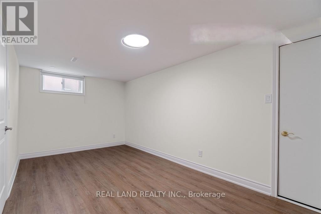 Lower - 360 Chantenay Drive, Mississauga, Ontario  L5A 1E7 - Photo 19 - W13087104