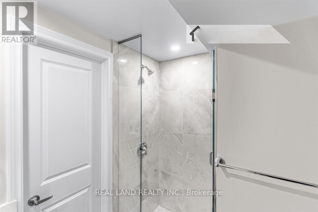 Lower - 360 Chantenay Drive, Mississauga, Ontario  L5A 1E7 - Photo 22 - W13087104