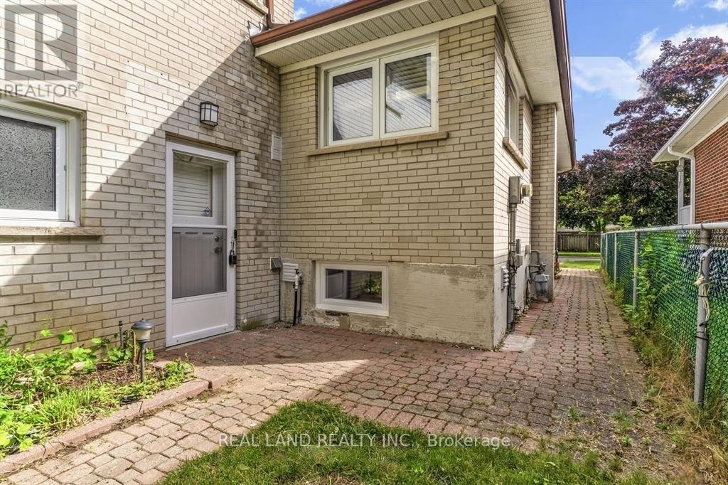 Lower - 360 Chantenay Drive, Mississauga, Ontario  L5A 1E7 - Photo 23 - W13087104