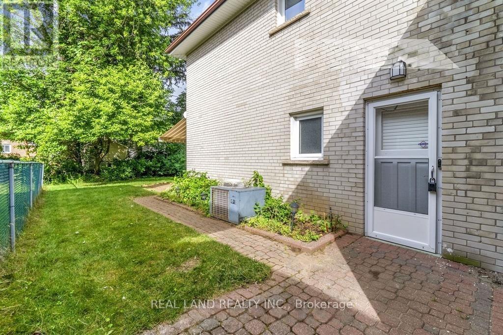 Lower - 360 Chantenay Drive, Mississauga, Ontario  L5A 1E7 - Photo 24 - W13087104