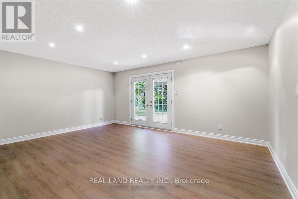 Lower - 360 Chantenay Drive, Mississauga, Ontario  L5A 1E7 - Photo 3 - W13087104