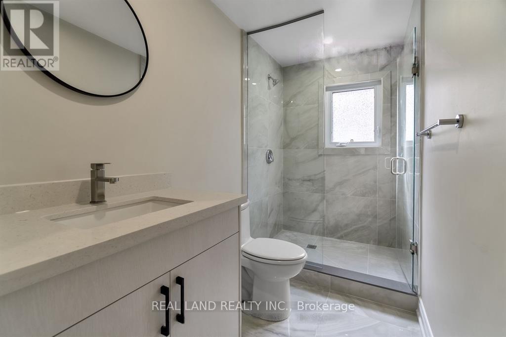 Lower - 360 Chantenay Drive, Mississauga, Ontario  L5A 1E7 - Photo 8 - W13087104