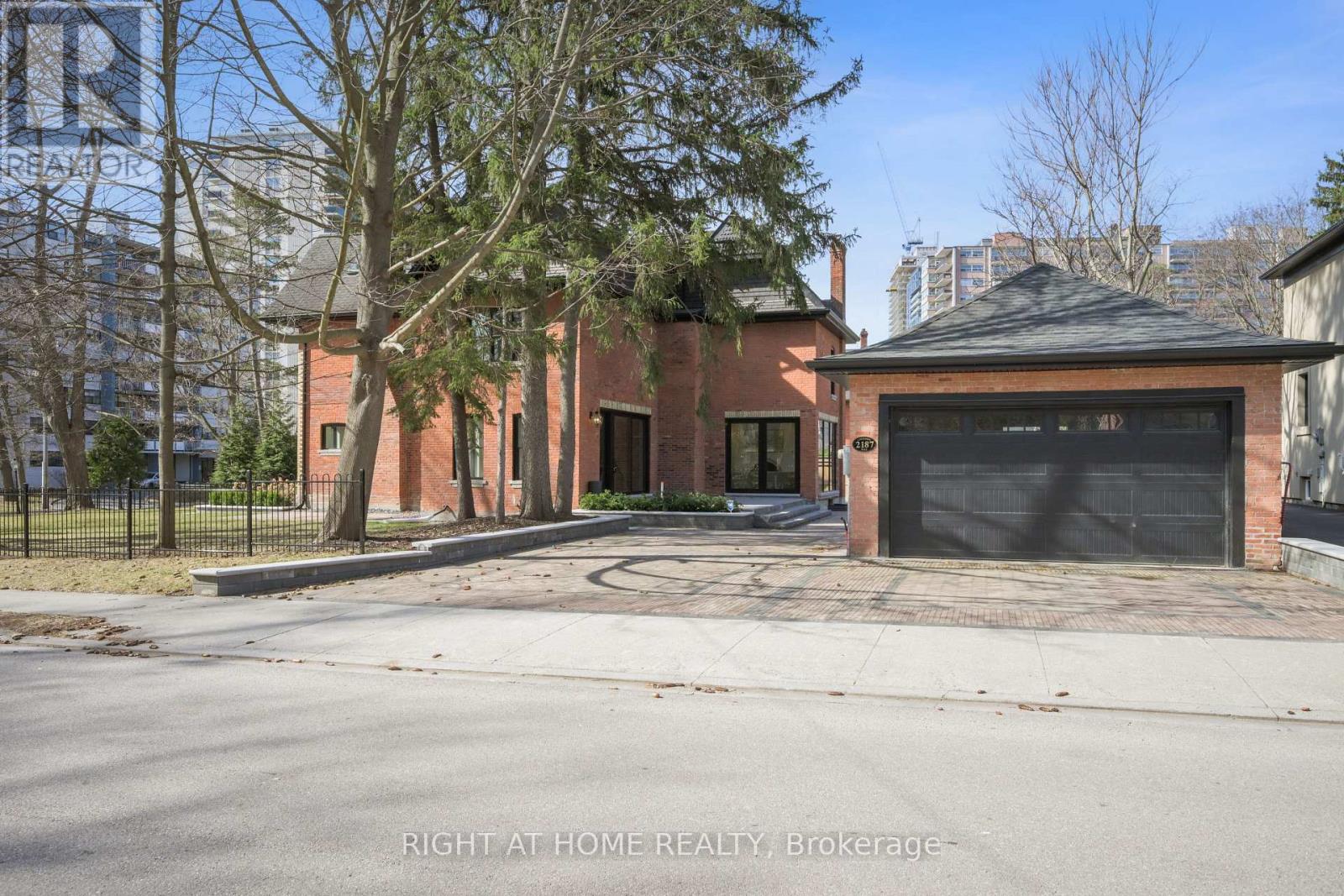 2187 Lakeshore Road, Burlington, Ontario  L7R 1A5 - Photo 21 - W13087106