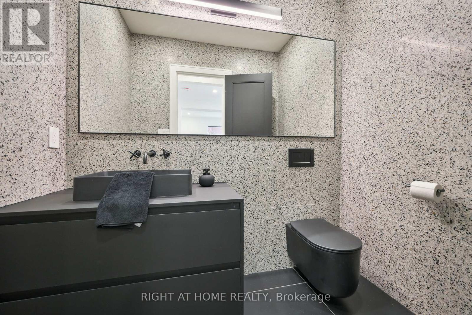 2187 Lakeshore Road, Burlington, Ontario  L7R 1A5 - Photo 4 - W13087106